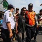 Menantang keberadaan operator parkir liar di minimarket di Jakarta